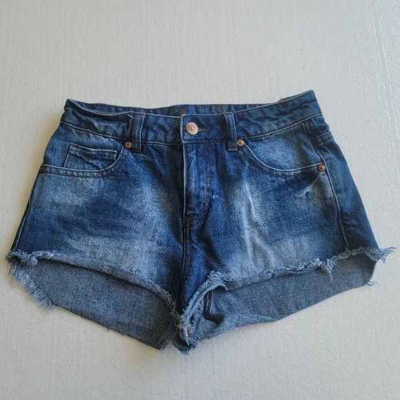 Delias Juniors Womens Jean Shorts Mid Rise Medium Blue Destroyed Raw Hems Sz 3/4 - Picture 1 of 10